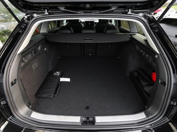 Volkswagen Passat Business 1.5 eHybrid DSG AHK HUD DCC