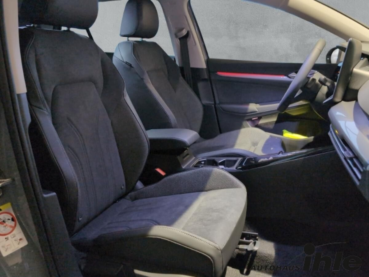 Volkswagen Golf VIII 2,0 TDI DSG Style AHK+18''+HEADUPDISPLAY