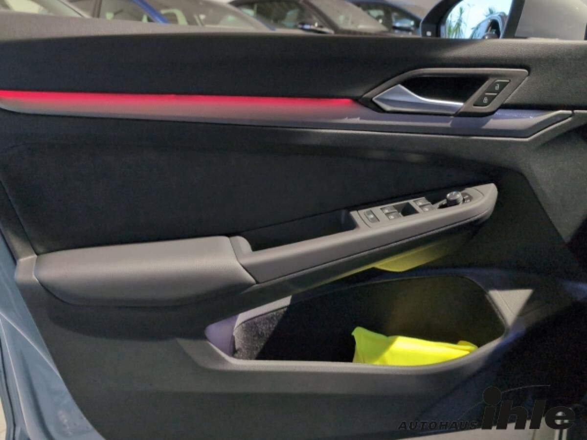 Volkswagen Golf VIII 2,0 TDI DSG Style AHK+18''+HEADUPDISPLAY