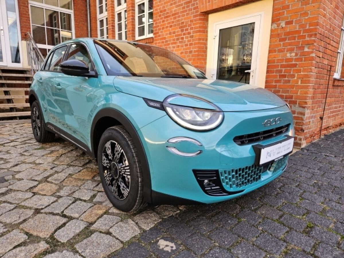 Fiat 600 1.2 T MHEV - Style Paket - Sitzheizung - LED - 136 PS