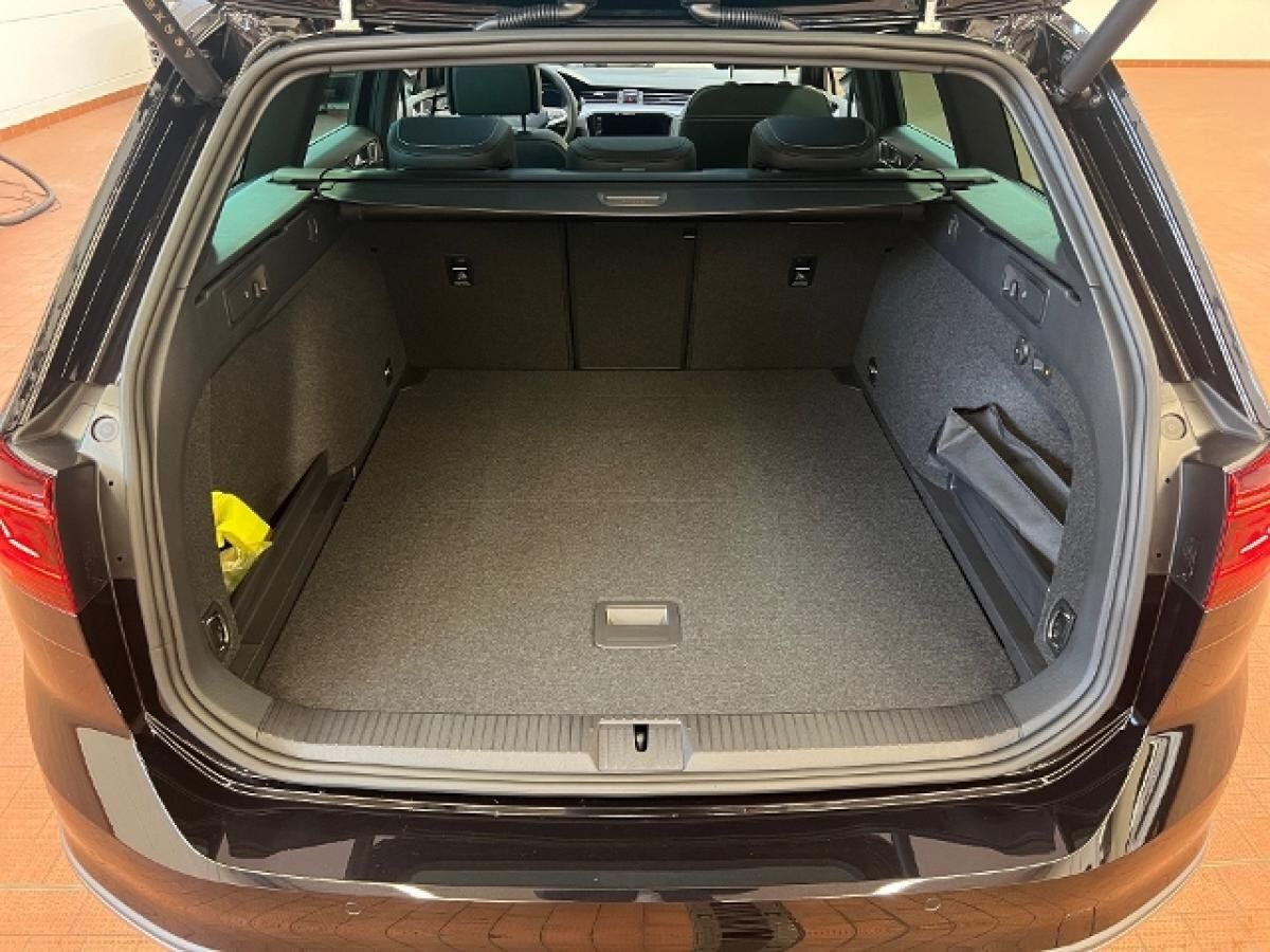 Volkswagen Passat Variant Alltrack 2.0 TDI DSG 4M AHK Pano