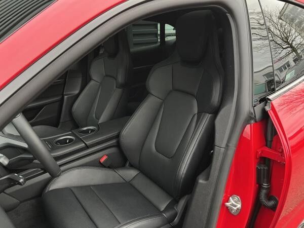 Porsche Taycan 4 Cross Turismo SportChrono,HD Matrix,BOSE,InnoDrive,Pano.