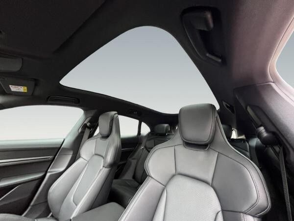 Porsche Taycan 4 Cross Turismo SportChrono,HD Matrix,BOSE,InnoDrive,Pano.
