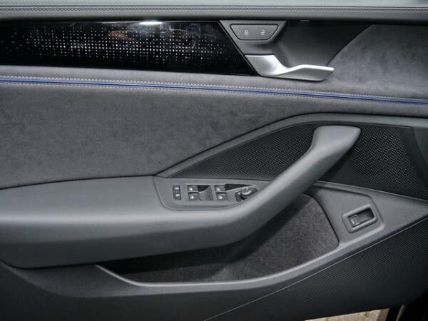 Volkswagen Passat R-Line 2,0 TDI SCR DSG / UPE br. 62.225,- VLW
