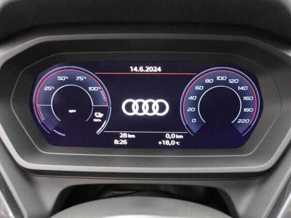 Audi Q4 e-tron S-Line 45 quattro / Matrix, Pano, AHK