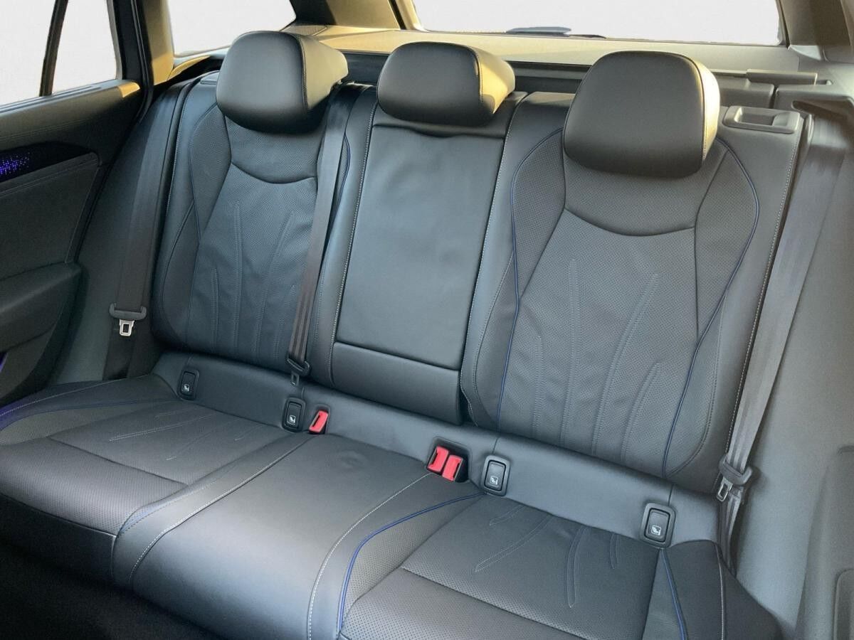 Volkswagen Passat R-Line 2.0 TDI DSG AHK Kamera Navi