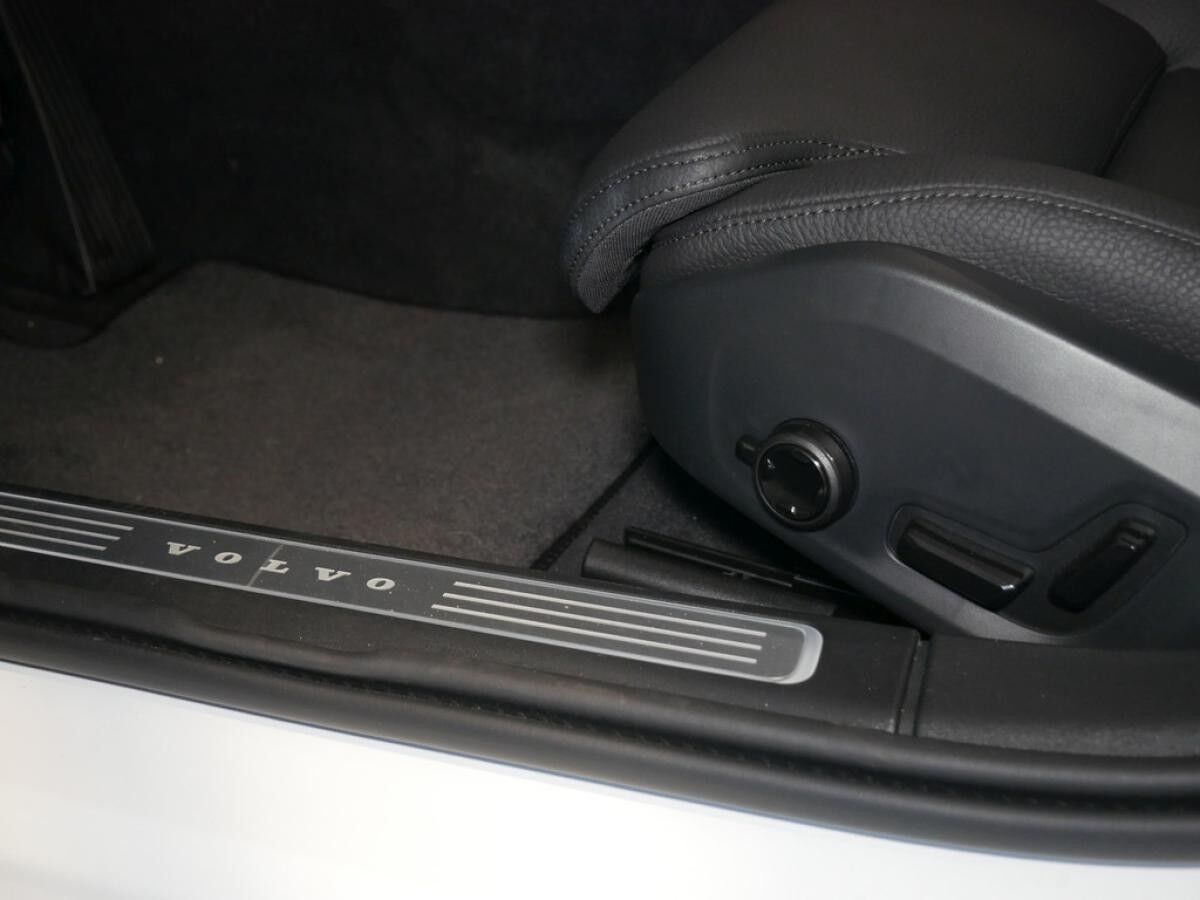 Volvo V90 Recharge T6 AWD Plus Dark