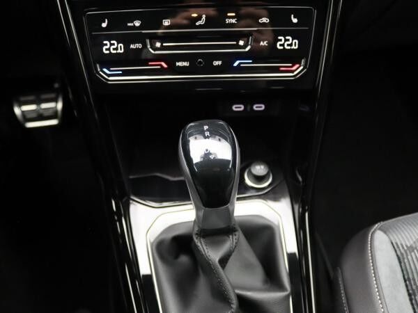 Volkswagen T-Roc R-Line 1.5 TSI DSG / AHK, SHZ, PDC, LED+