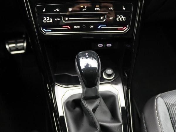 Volkswagen T-Roc R-Line 1.5 TSI DSG / AHK, SHZ, PDC, LED+