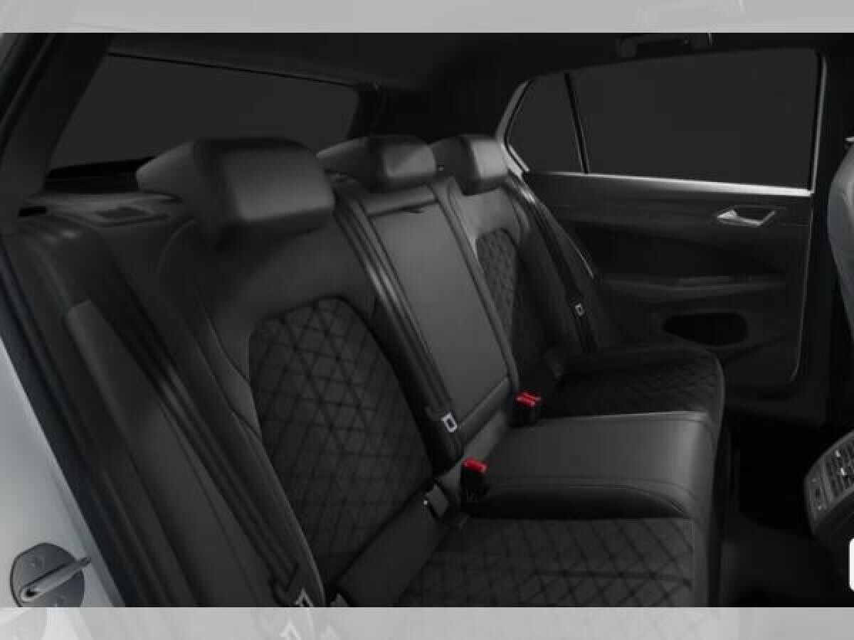 Volkswagen Golf R-Line 1.5 eTSI 150 PS DSG *BLACK STYLE*MATRIX*AHK*PANO*STANDHZG*KEYLESS*49.770 €*