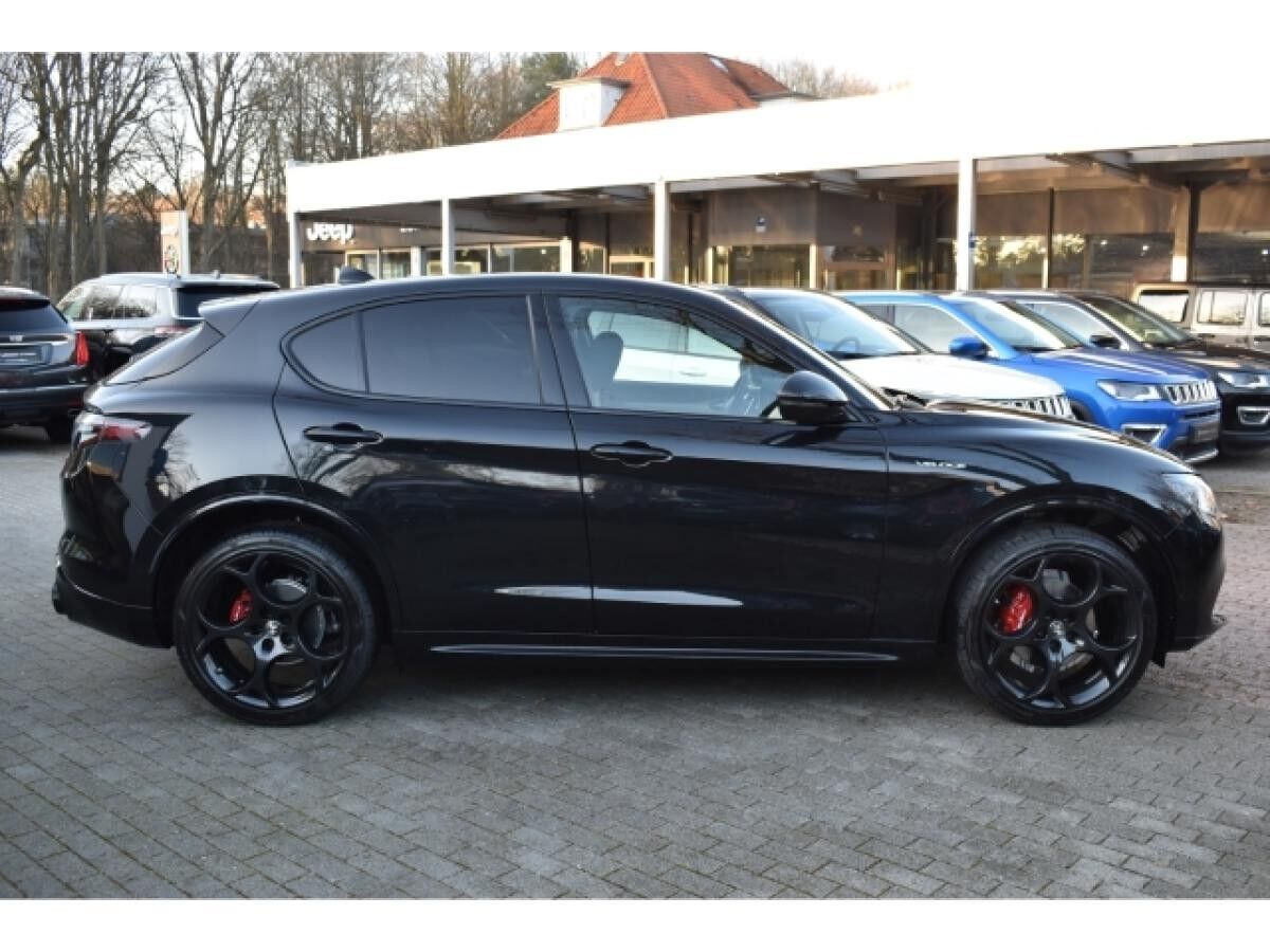Alfa Romeo Stelvio Veloce Q4 2.2 JTD -mit AHK - Panoramadach - 21''