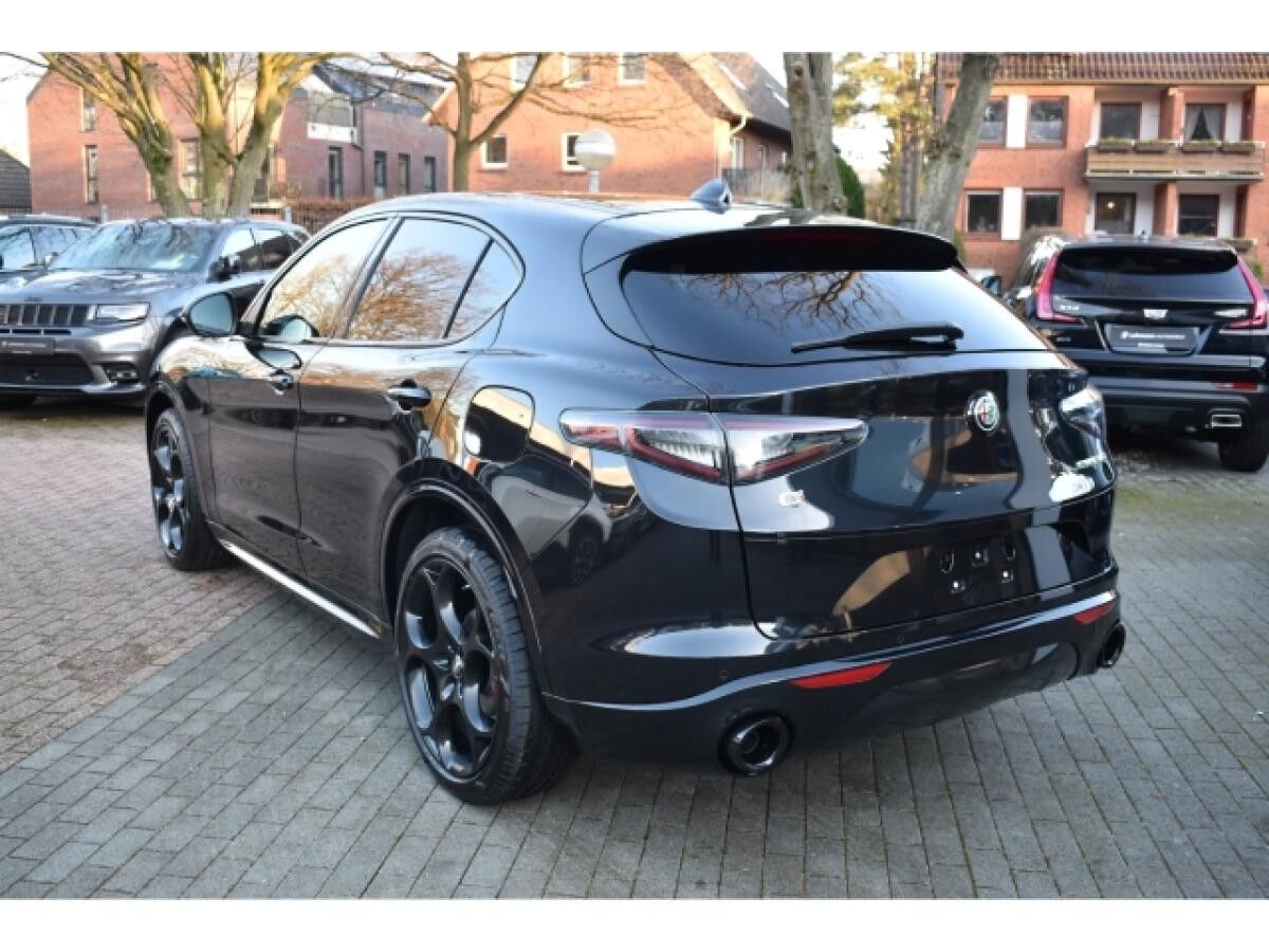 Alfa Romeo Stelvio Veloce Q4 2.2 JTD -mit AHK - Panoramadach - 21''