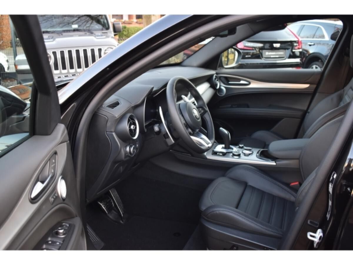 Alfa Romeo Stelvio Veloce Q4 2.2 JTD -mit AHK - Panoramadach - 21''