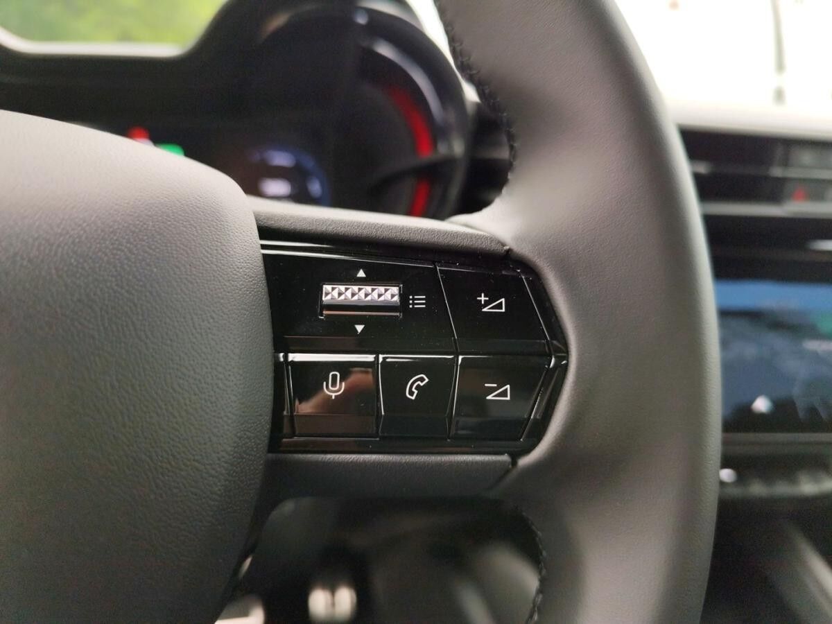 Alfa Romeo Junior Elettrica Speciale 156PS Keyless Navi LED Tempoat **NUR FÜR GEWERBE**