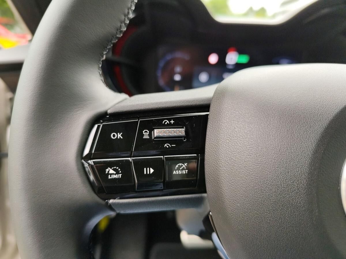 Alfa Romeo Junior Elettrica Speciale 156PS Keyless Navi LED Tempoat **NUR FÜR GEWERBE**