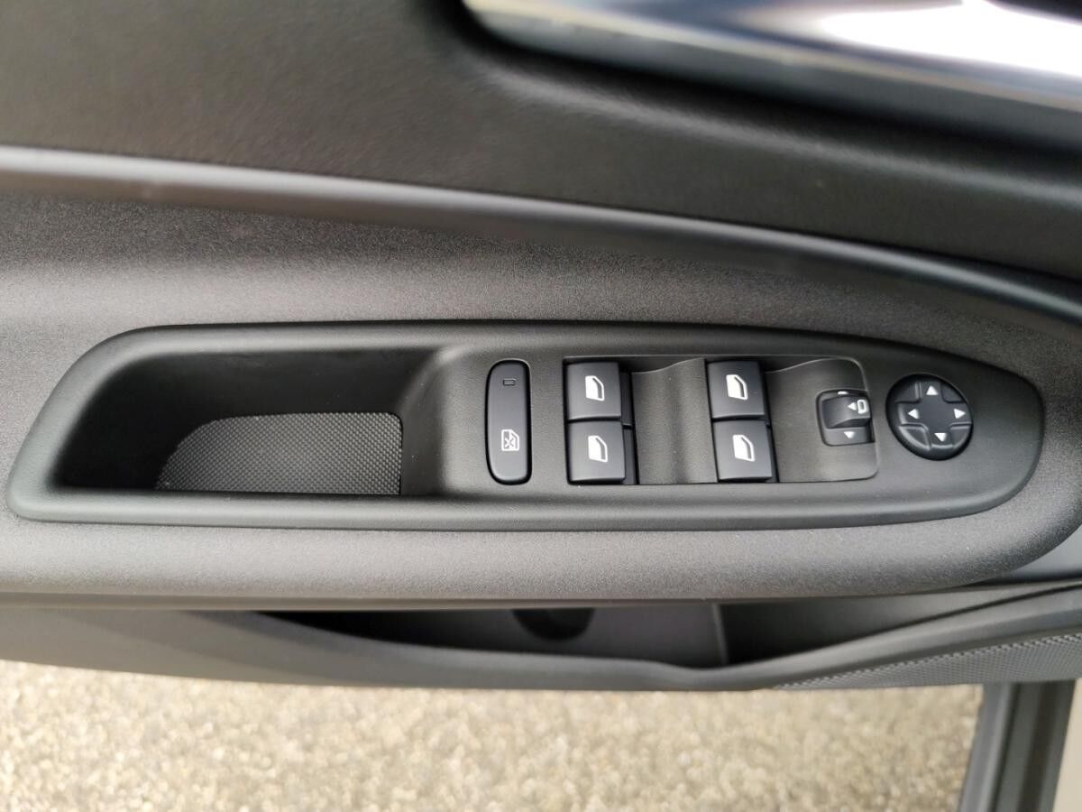 Alfa Romeo Junior Elettrica Speciale 156PS Keyless Navi LED Tempoat **NUR FÜR GEWERBE**