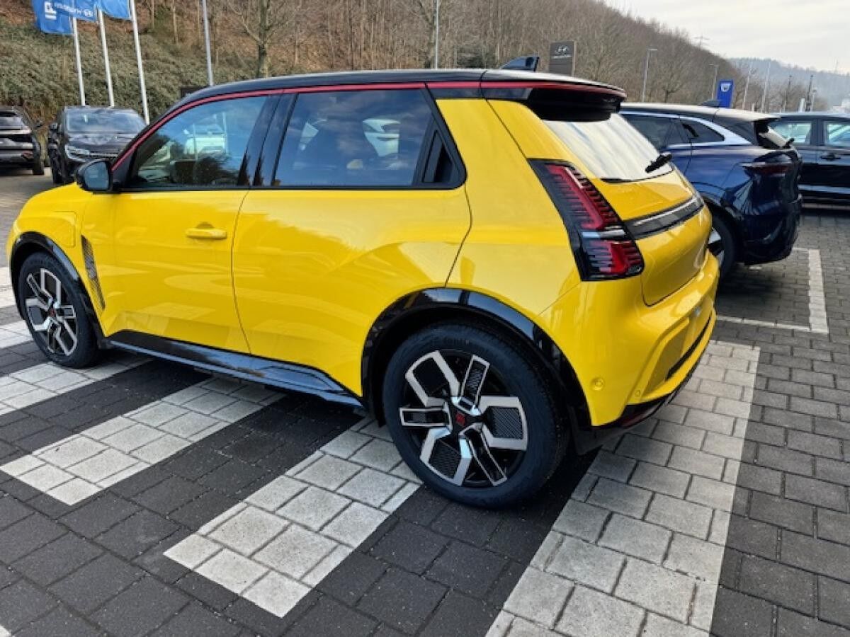 Renault 5 ICONIC 120 PS Batterie  40 KW LUXUS Ausstattung