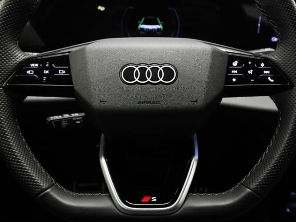 Audi Q6 e-tron 55 quattro AHK Matrix TechPlus Beifahrerdisplay