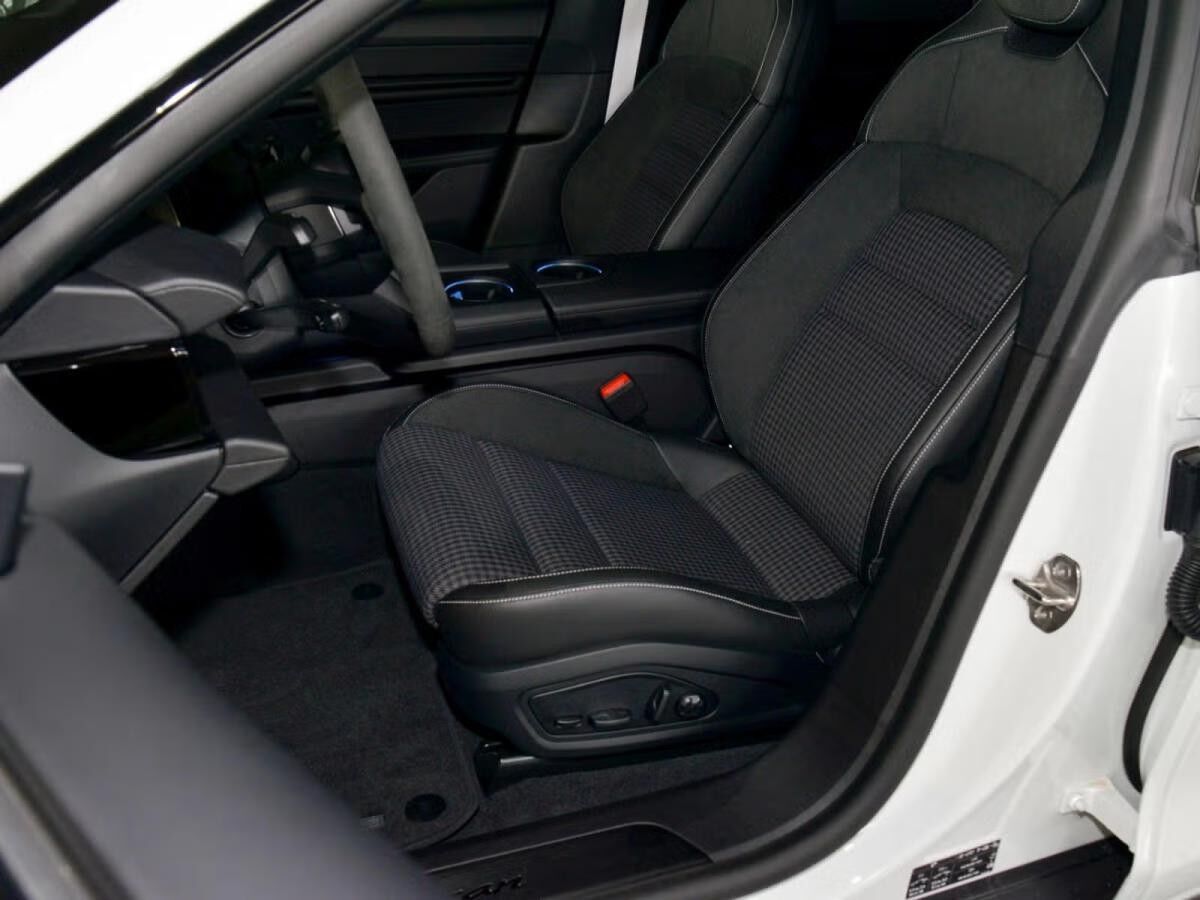 Porsche Taycan Sport Turismo - Top Ausstattung - Aktionsleasing