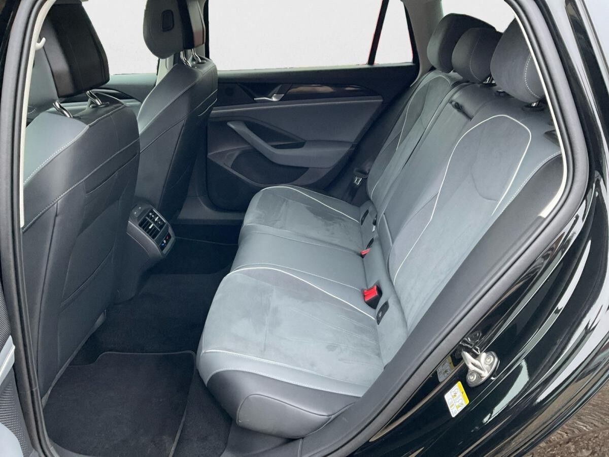 Volkswagen Passat Business 1.5 eTSI DSG Allwetterreifen AHK ACC Kamera Navi