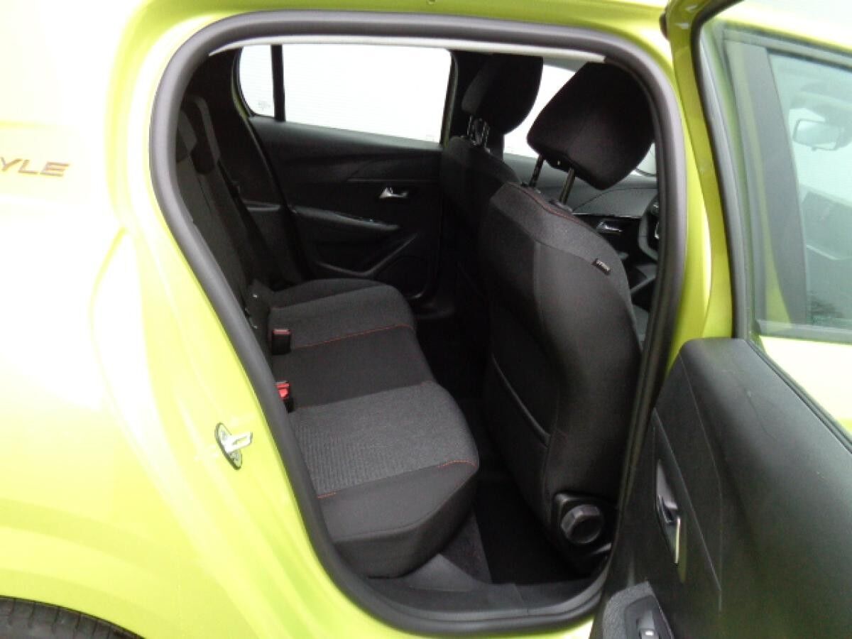 Peugeot 208 PureTech 100 Style Klima, PDC, Tempomat