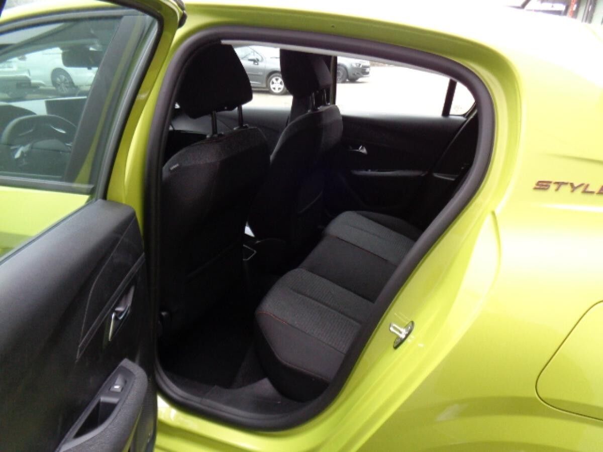 Peugeot 208 PureTech 100 Style Klima, PDC, Tempomat