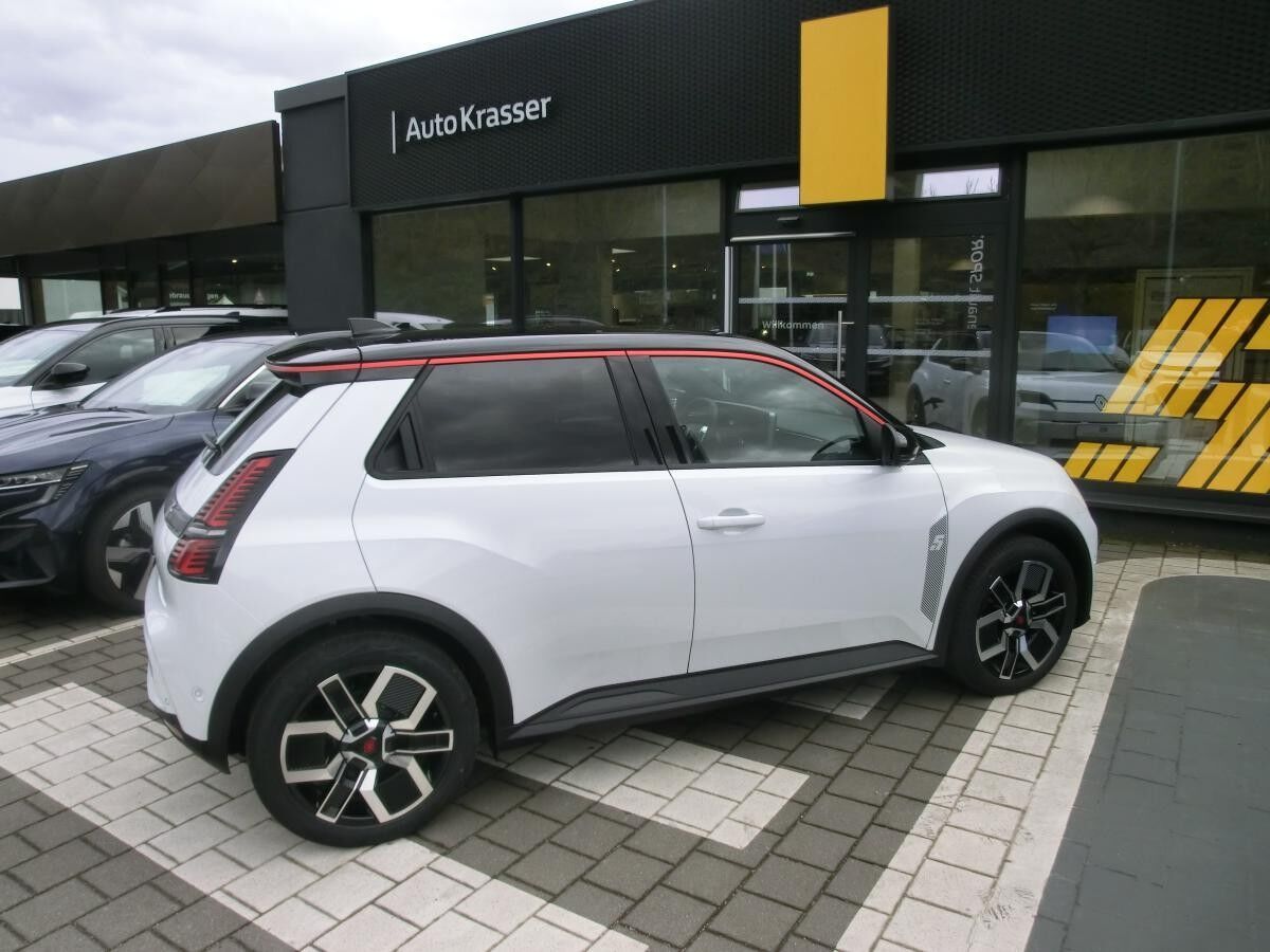 Renault 5 TECHNO 120 PS Batterie  40 KW in Perllmutt Weiß Dach Black oder andere Farben mit Aufpreis