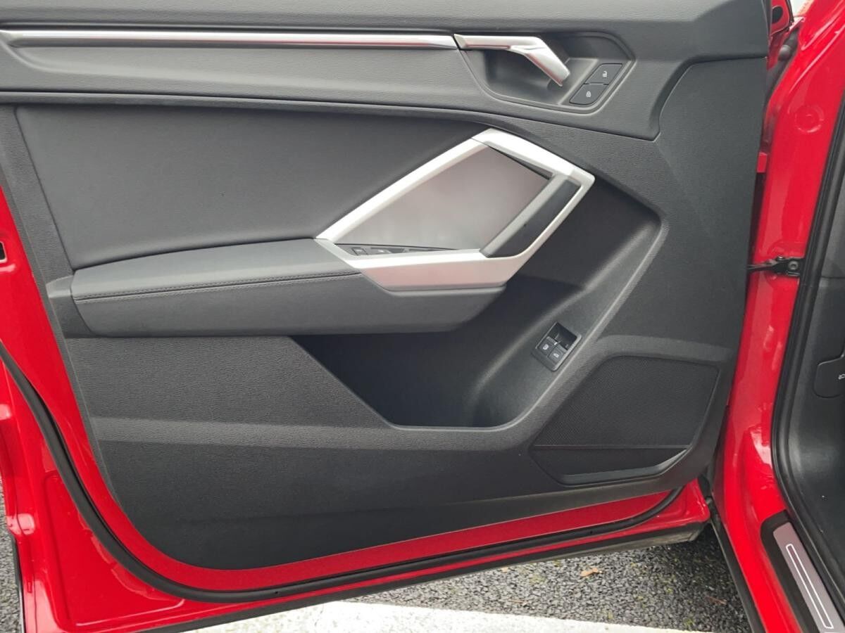 Audi Q3 SB 45 TFSI e S line LED Navi Alcantara AHK