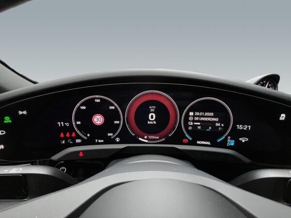 Porsche Taycan 4 Cross Turismo SportChrono,HD Matrix,BOSE,InnoDrive,Pano.