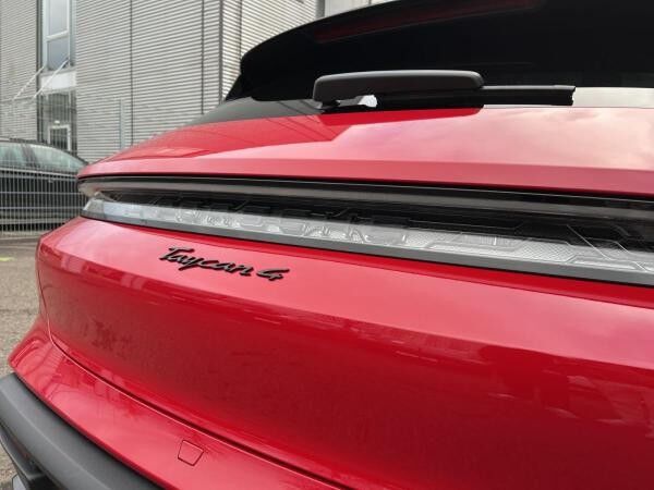 Porsche Taycan 4 Cross Turismo SportChrono,HD Matrix,BOSE,InnoDrive,Pano.