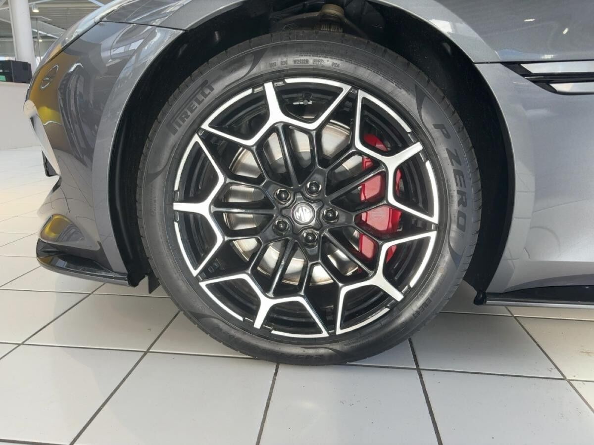 MG Cyberster Roadster ***E-Cabrio mit Flügeltüren***