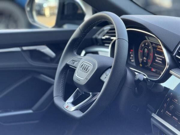 Audi Q3 S line 35 TDI NAVI*MATRIX*AHK*PANO*VIRTUAL*SONOS