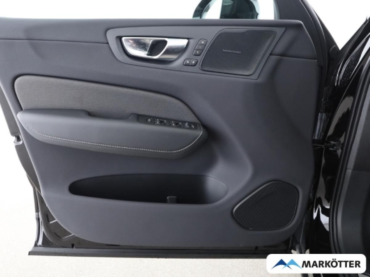 Volvo XC60 Plus Dark Recharge Plug-In Hybrid AWD T6