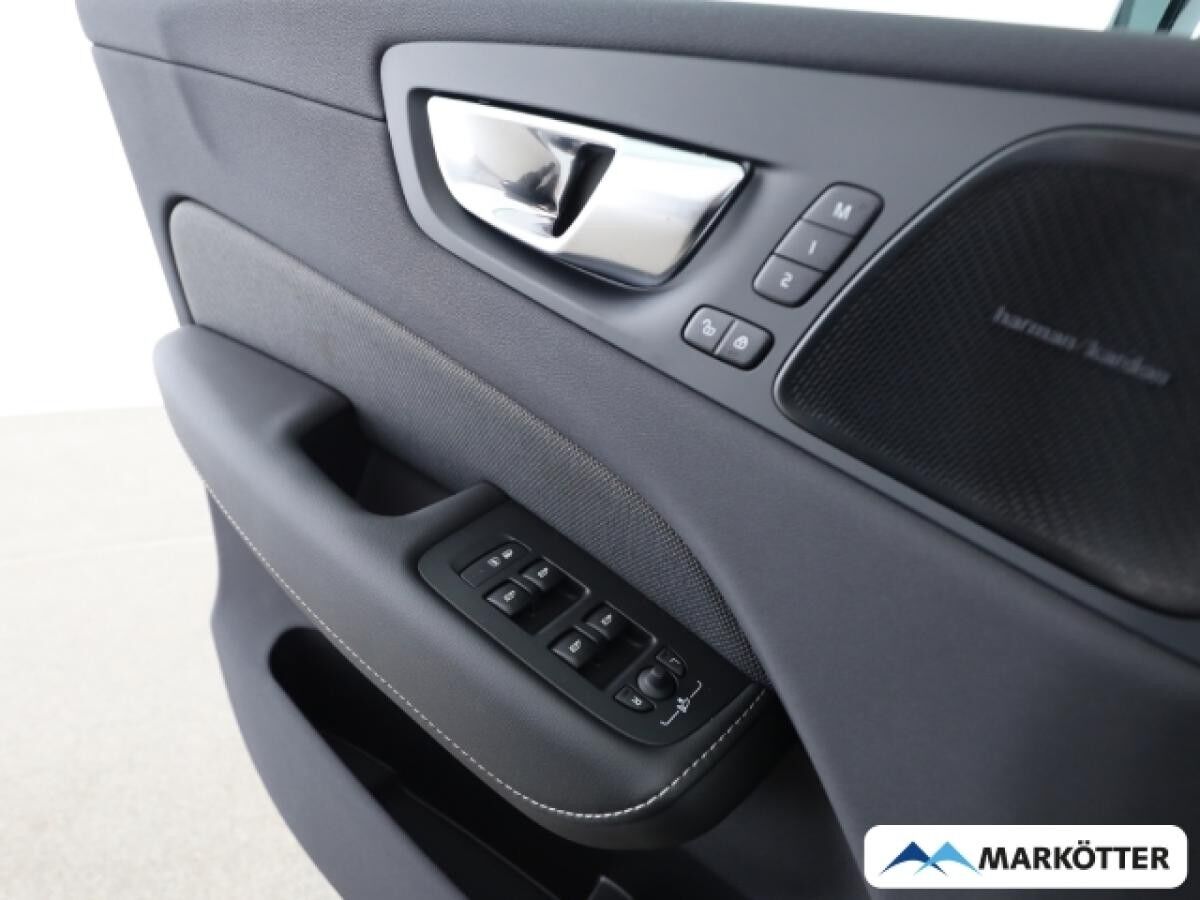 Volvo XC60 Plus Dark Recharge Plug-In Hybrid AWD T6