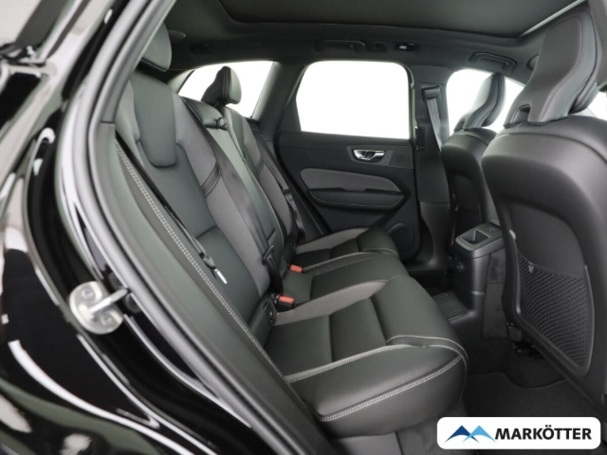 Volvo XC60 Plus Dark Recharge Plug-In Hybrid AWD T6