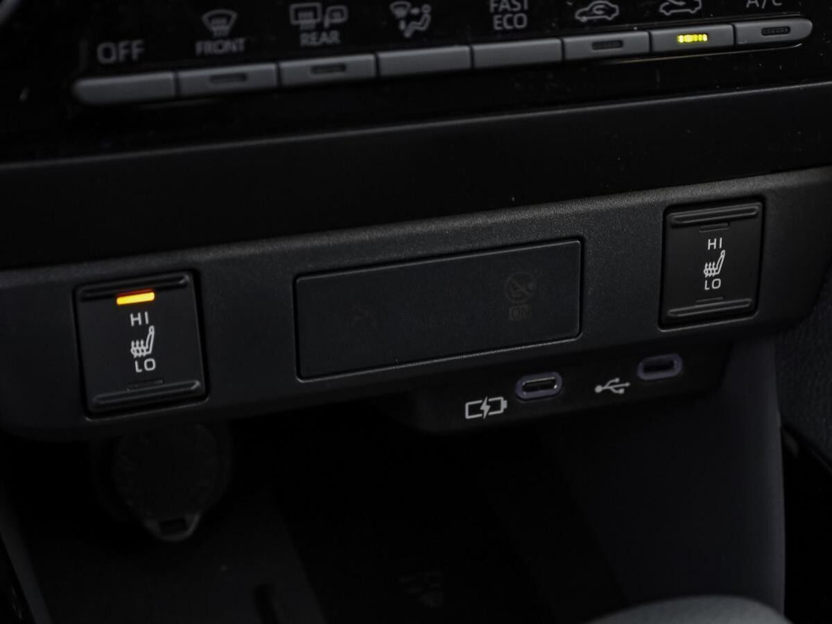 Toyota Yaris Hybrid Team D *WINTERPAKET*