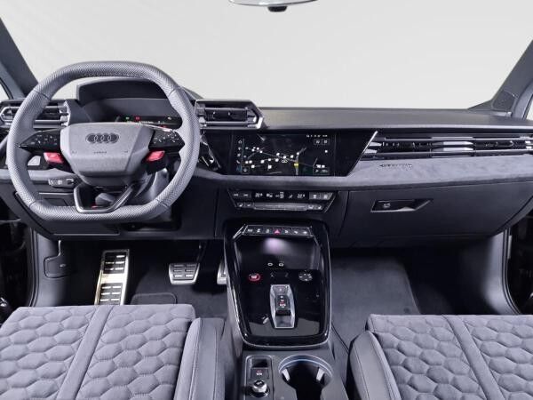 Audi RS3 Limousine *MACADAMIA METALLIC*SPORTABGAS*SCHALEN*PANO*VMAX280*SONOS*
