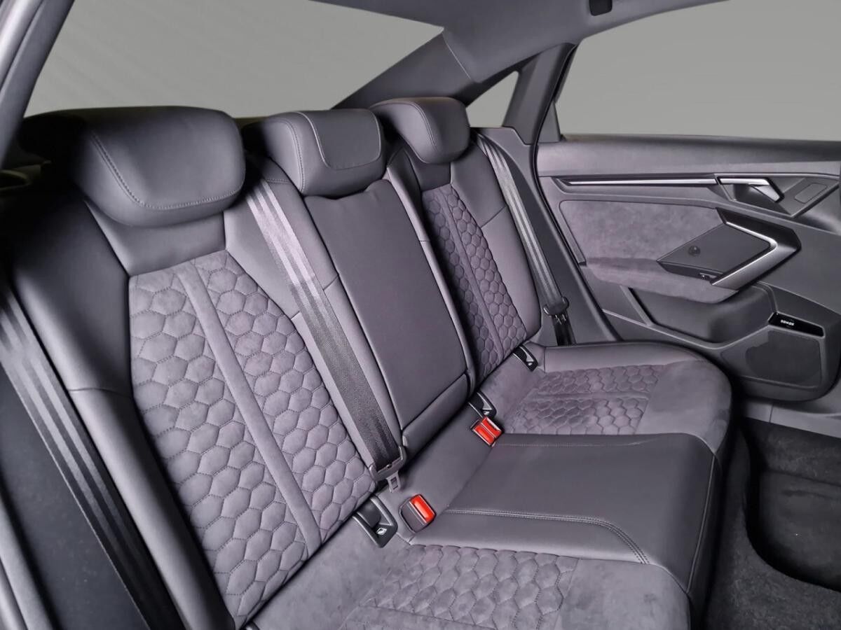 Audi RS3 Limousine *MACADAMIA METALLIC*SPORTABGAS*SCHALEN*PANO*VMAX280*SONOS*