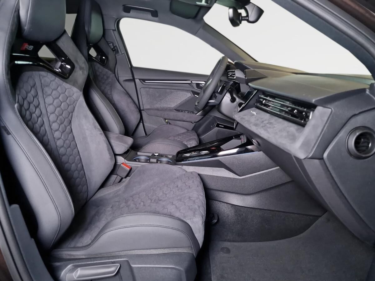 Audi RS3 Limousine *MACADAMIA METALLIC*SPORTABGAS*SCHALEN*PANO*VMAX280*SONOS*