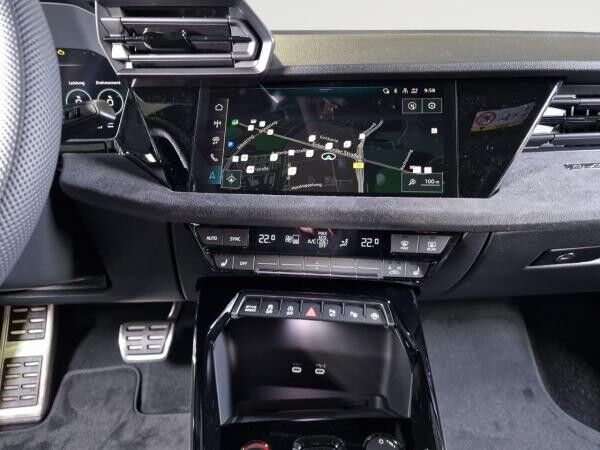 Audi RS3 Limousine *MACADAMIA METALLIC*SPORTABGAS*SCHALEN*PANO*VMAX280*SONOS*