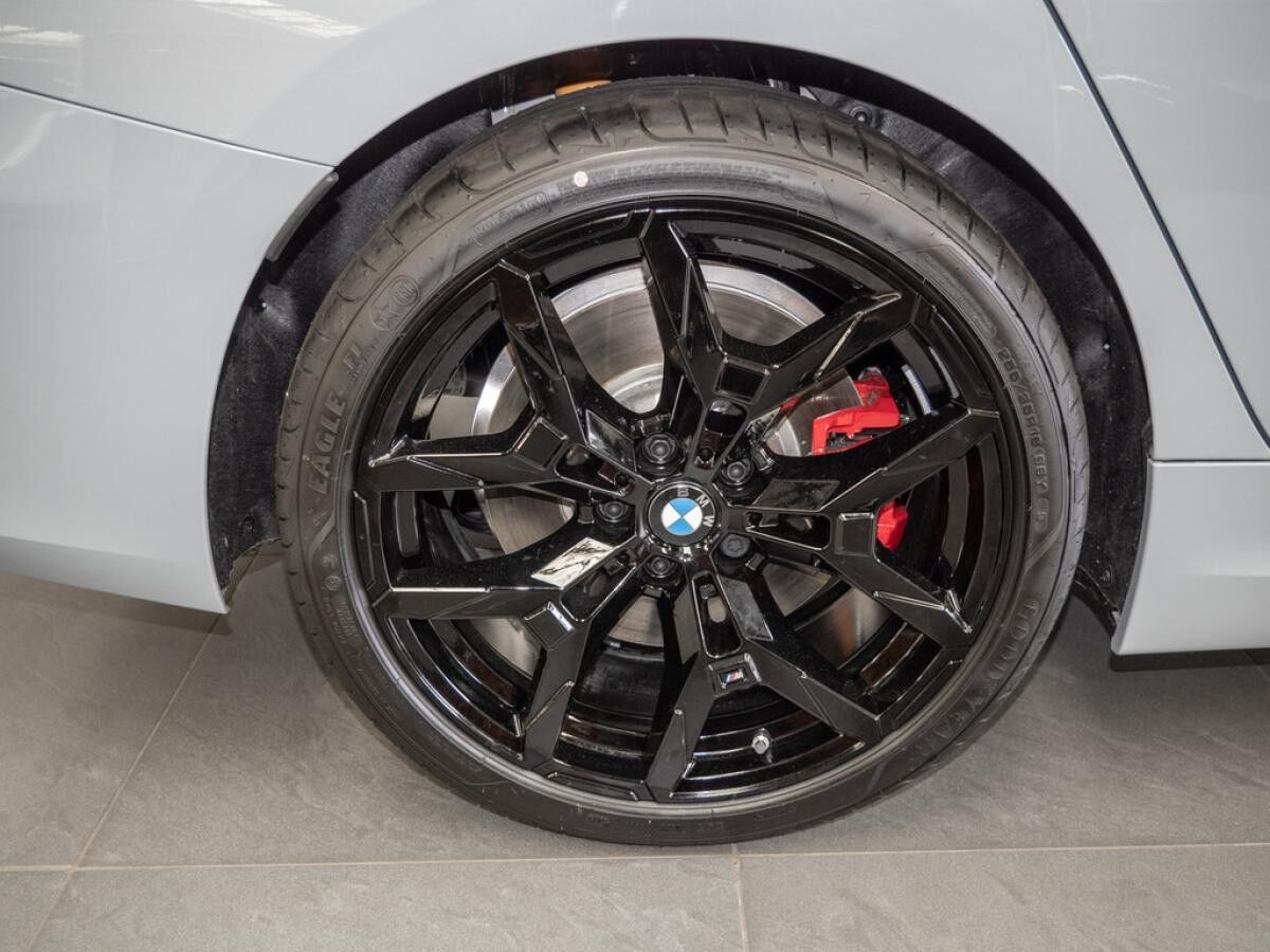 BMW 330 i xDrive Touring LAGERWAGENAKTION BMW 330 i xDrive Touring LAGERWAGENAKTION