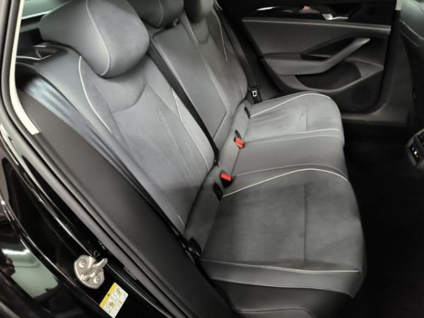 Volkswagen Passat Business 1,5 eTSI DSG AHK Keyless SHZ LED