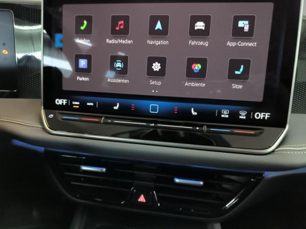 Volkswagen Passat Business 1,5 eTSI DSG AHK Keyless SHZ LED