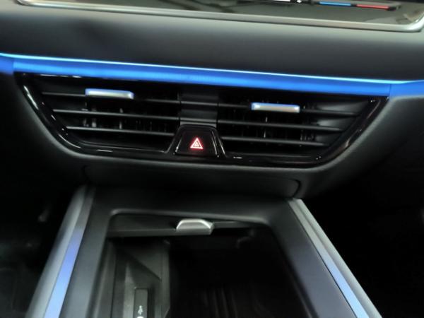 Volkswagen Passat Business 1,5 eTSI DSG AHK Keyless SHZ LED