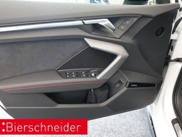 Audi S3 Sportback GARANTIE EA8 AKRAPOVIC PANO MATRIX PDC+KAMERA 19