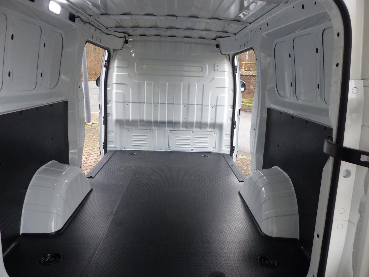 MAXUS eDeliver 5 **Elektro-64 kwh - L1**