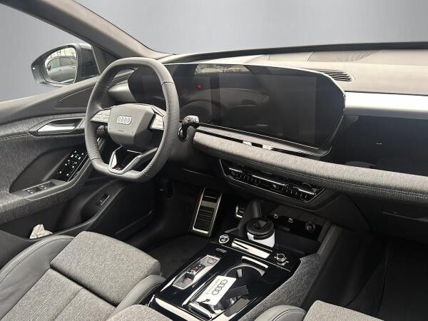 Audi Q6 e-tron performance + TECH + AHK + 360° + 21 Zoll