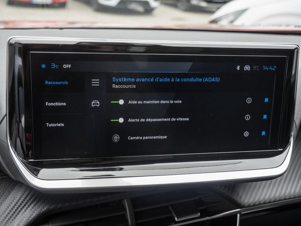 Peugeot 2008 1.2 Hybrid 145 Allure *LAGERABVERKAUF*