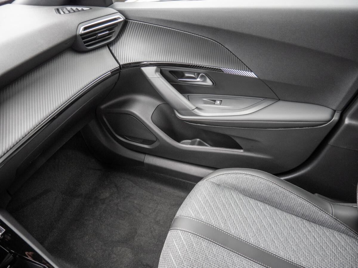 Peugeot 2008 1.2 Hybrid 145 Allure *LAGERABVERKAUF*