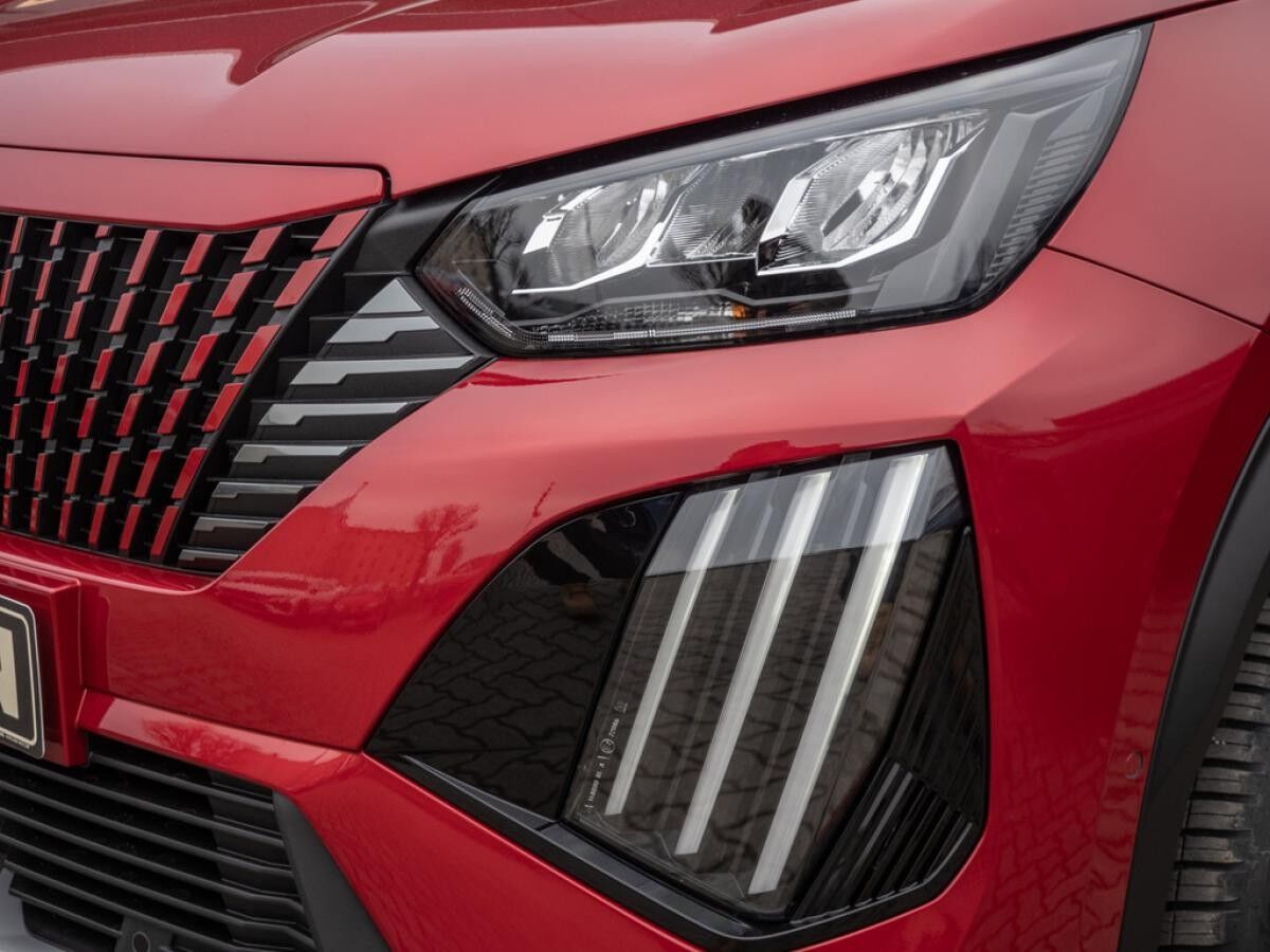 Peugeot 2008 1.2 Hybrid 145 Allure *LAGERABVERKAUF*